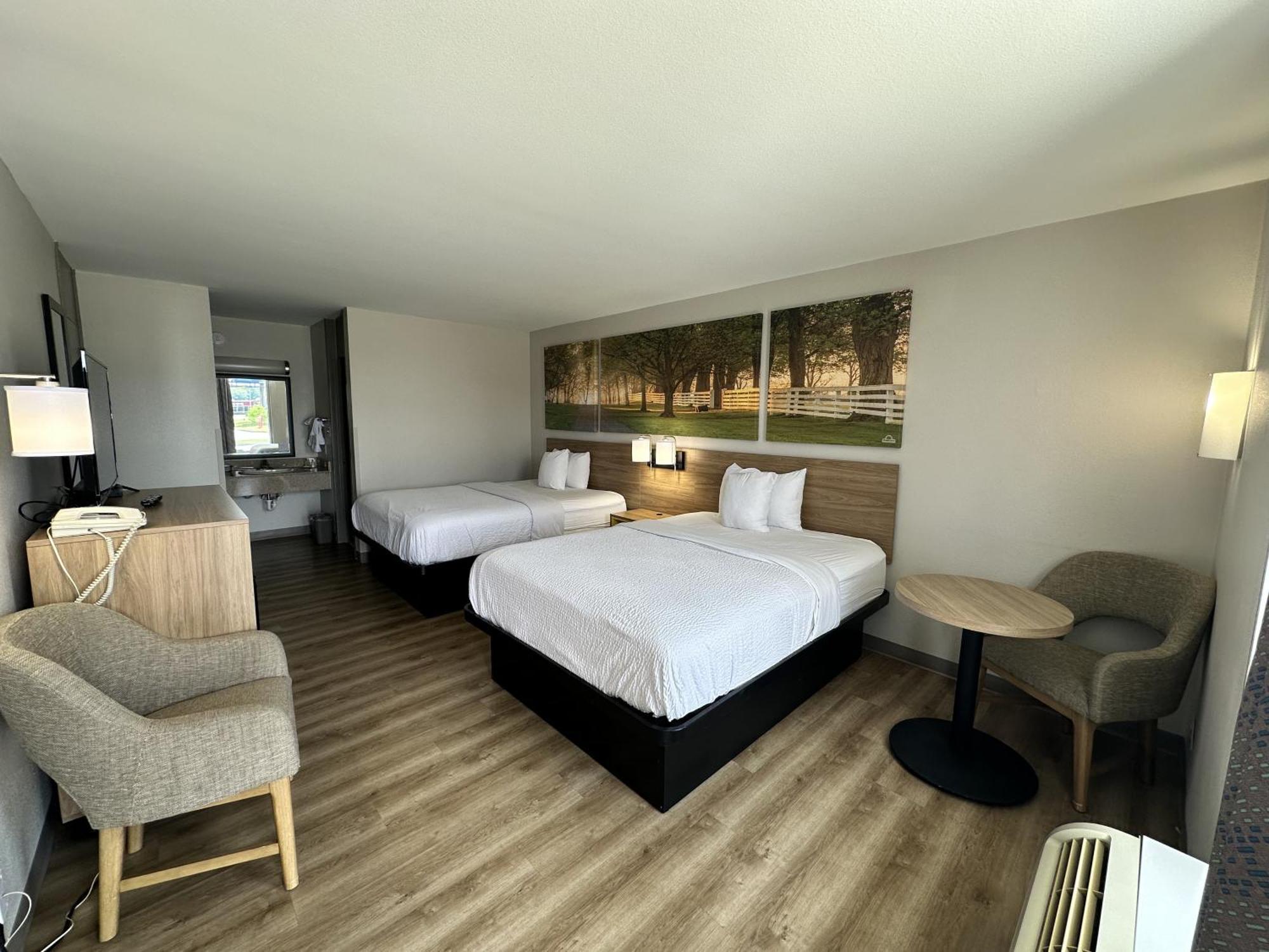 Days Inn By Wyndham Adel I-75 Экстерьер фото