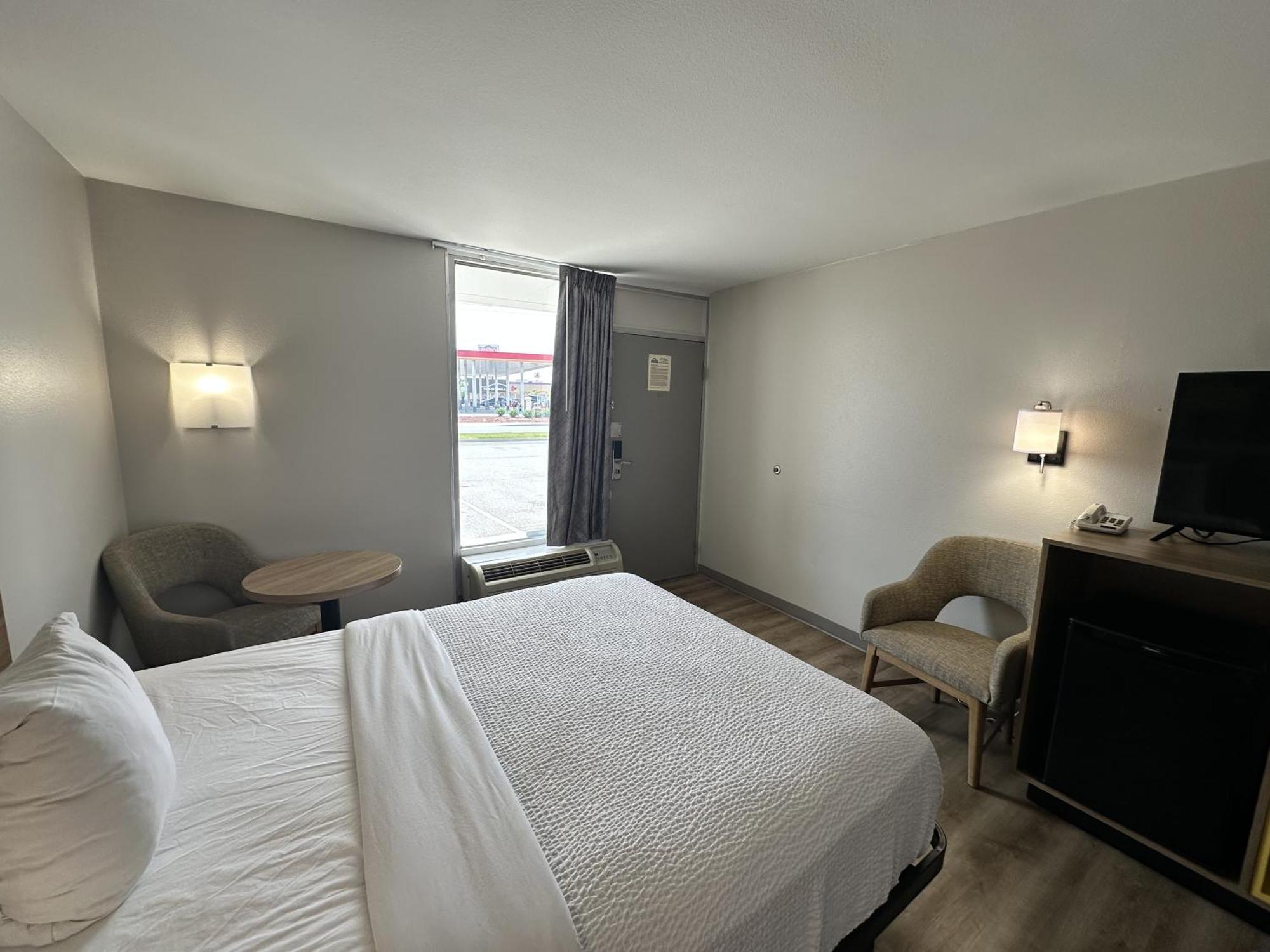 Days Inn By Wyndham Adel I-75 Экстерьер фото