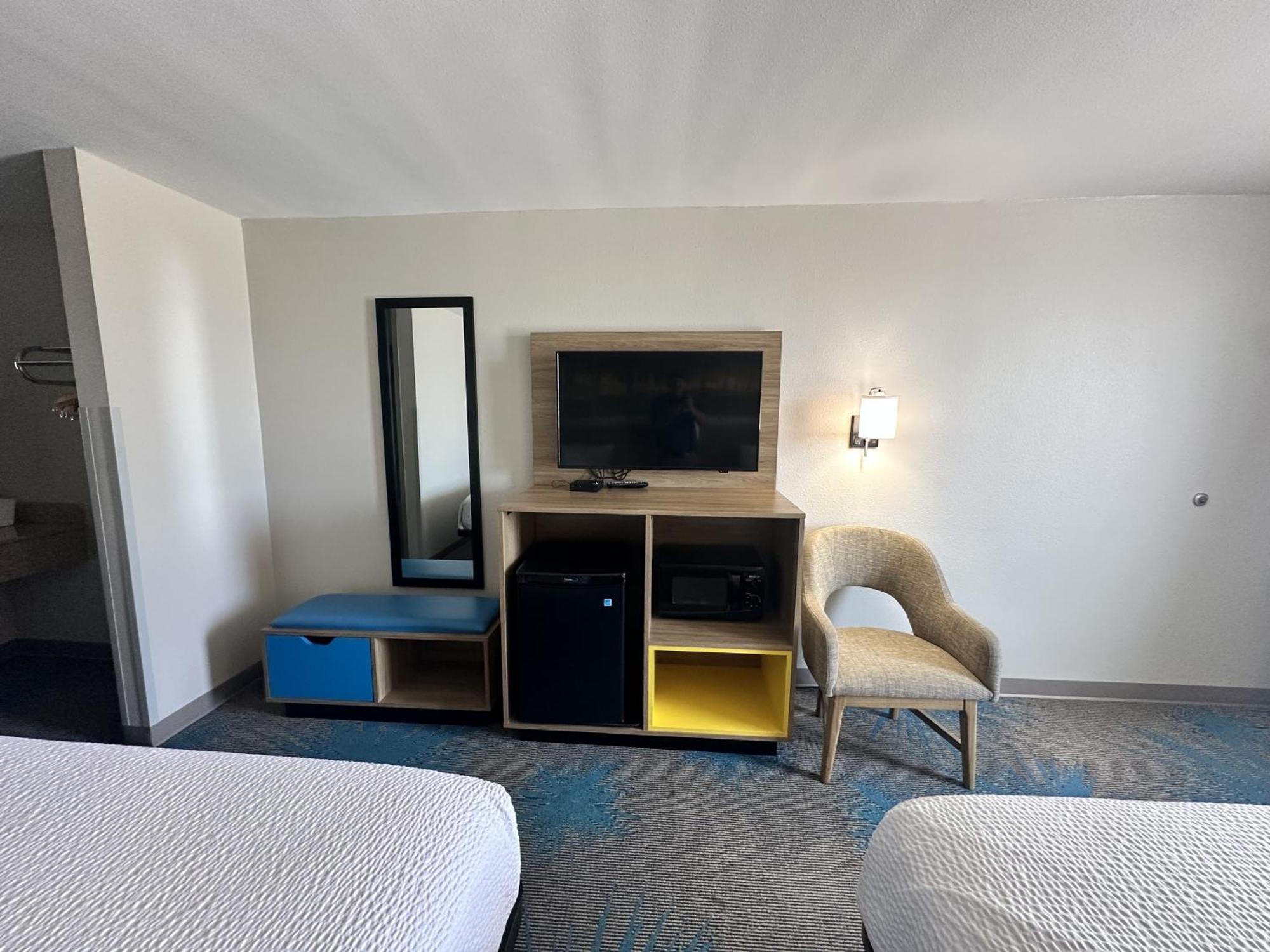 Days Inn By Wyndham Adel I-75 Экстерьер фото
